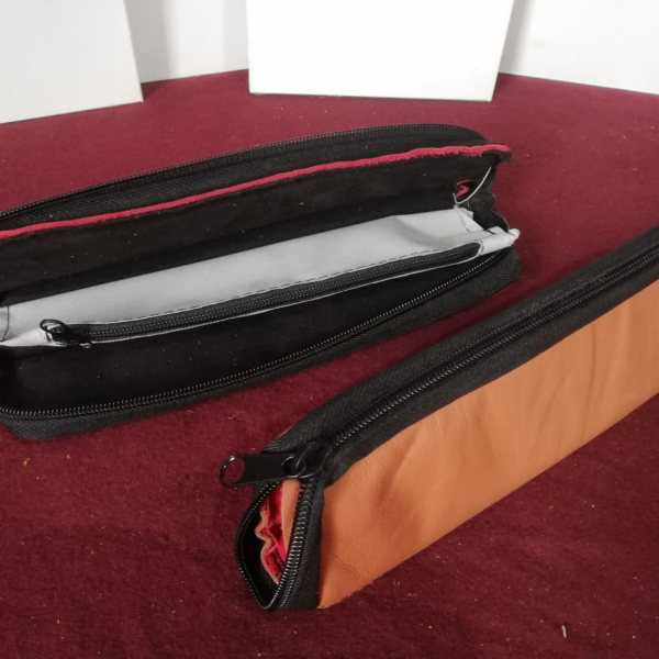 Estuche de piel
